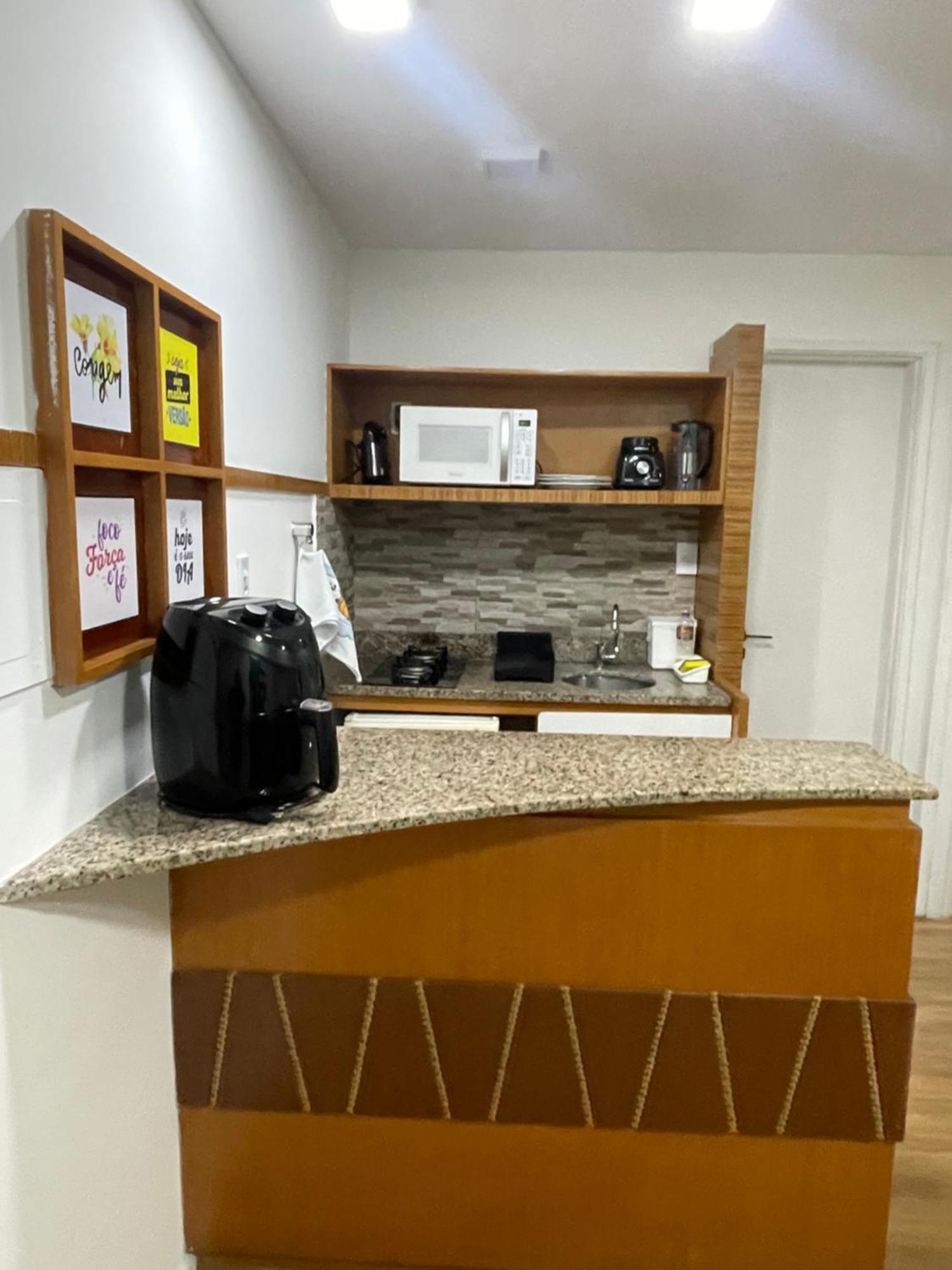 Flat No Coração Do Meireles - Apto 402 *