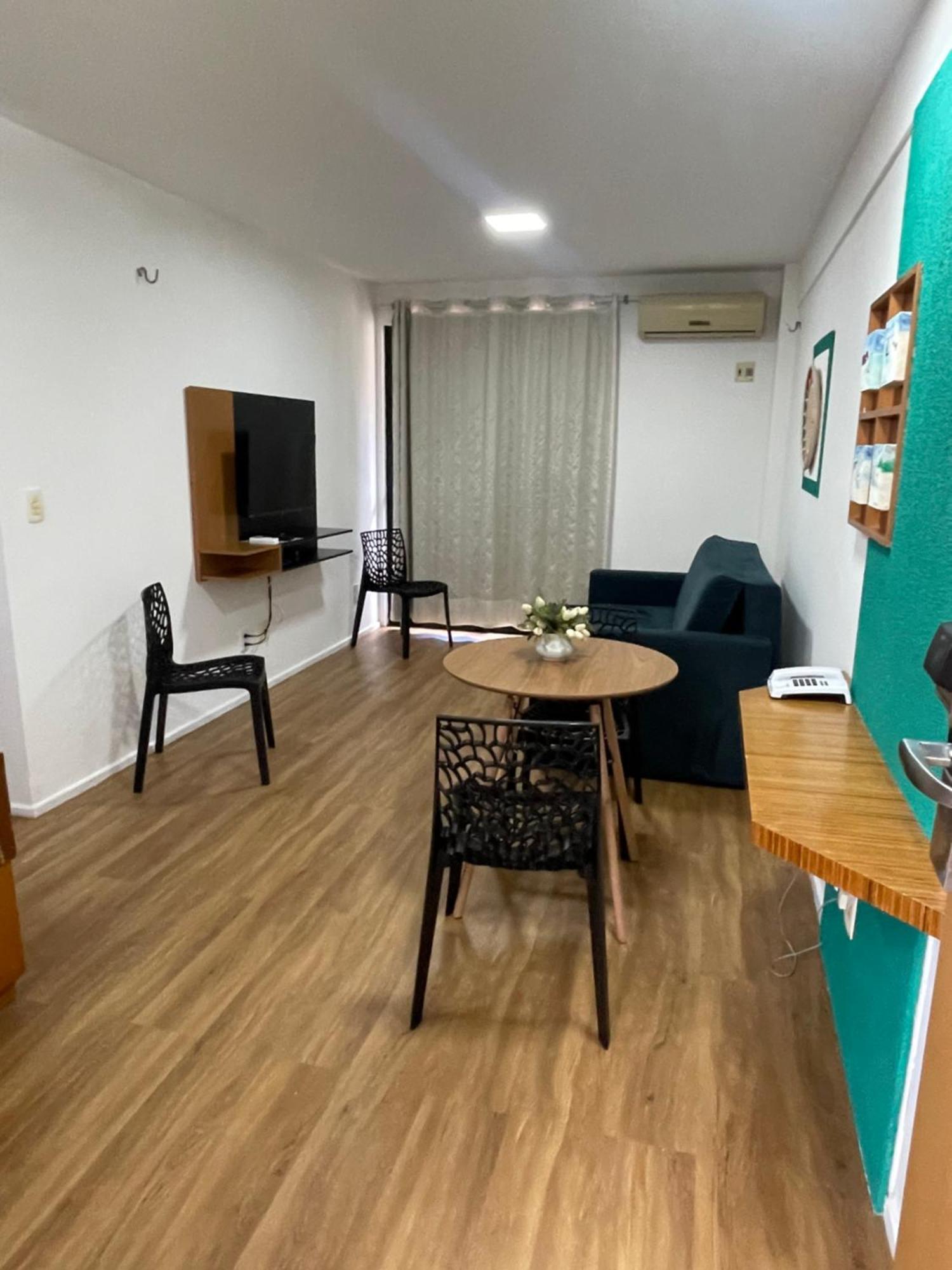 Flat No Coração Do Meireles - Apto 402 *